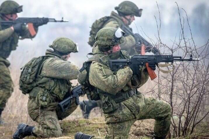 Російських строковиків насильно переводять на контракт і відправляють на війну в Україну