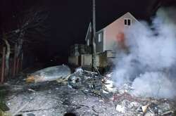 На будинок у Києві впали фрагменти літака (фото)