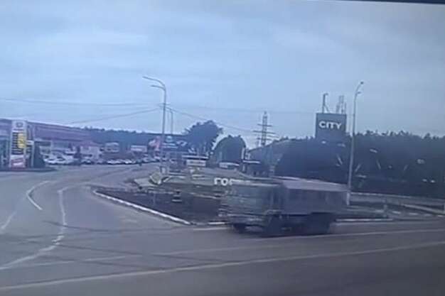 На Оболоні російські окупанти захопили авто ЗСУ і рухаються до центру столиці