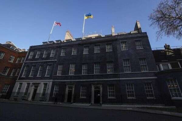 Джонсон вивісив український прапор над своєю резиденцією у Лондоні