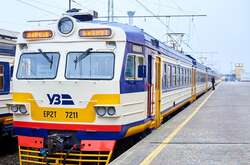 Одного провідника поранено в живіт, іншого в ногу