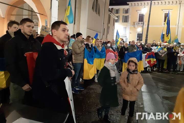 Українці Італії вийшли на акцію проти диктатора Путіна (фото)