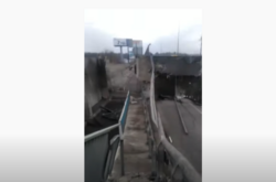 Під Києвом зруйнований міст по Житомирській трасі (відео)