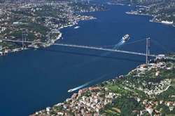 Туреччина закрила прохід російських військових кораблів через Босфор 