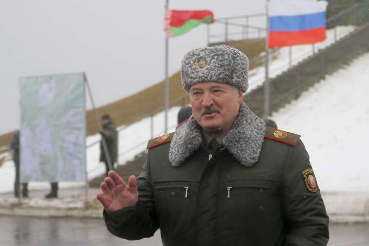 Макрон подзвонив Лукашенку і закликав відмовитися від ролі «васала Росії»