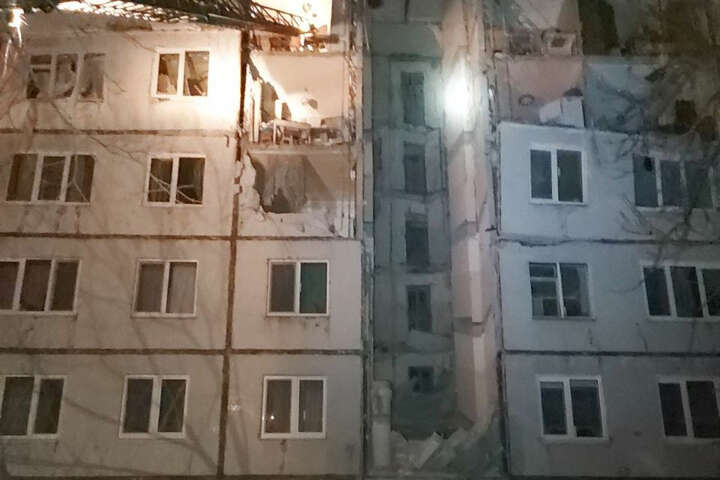Російські окупанти обстрілюють житлові квартали: у Харкові зруйновано будинок