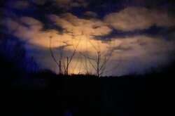 Доступ рятувальників до гасіння вогню обмежений через бойові дії