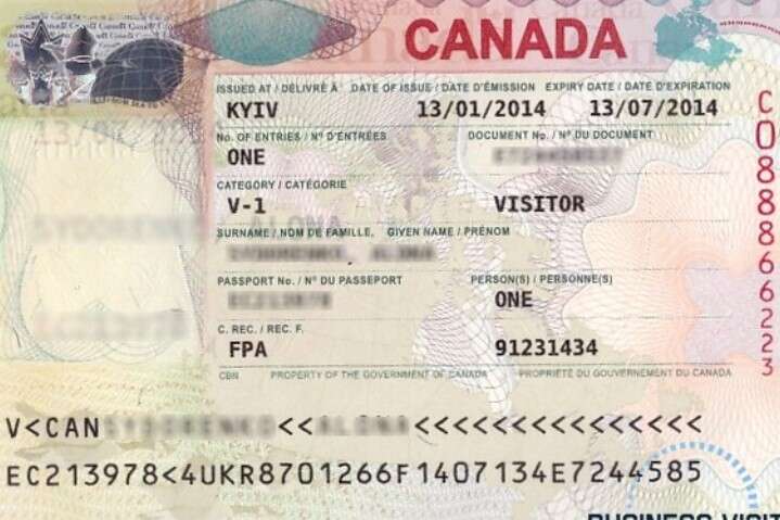 Канада скасувала плату за отримання віз для українців