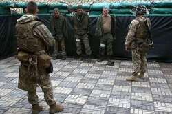 Оккупанты устали, дезертируют и сдаются в плен