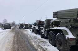 Оккупанты часто бросают свою технику прямо на дороге