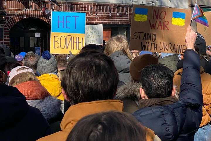 Мешканці різних країн світу вийшли на мітинги за Україну