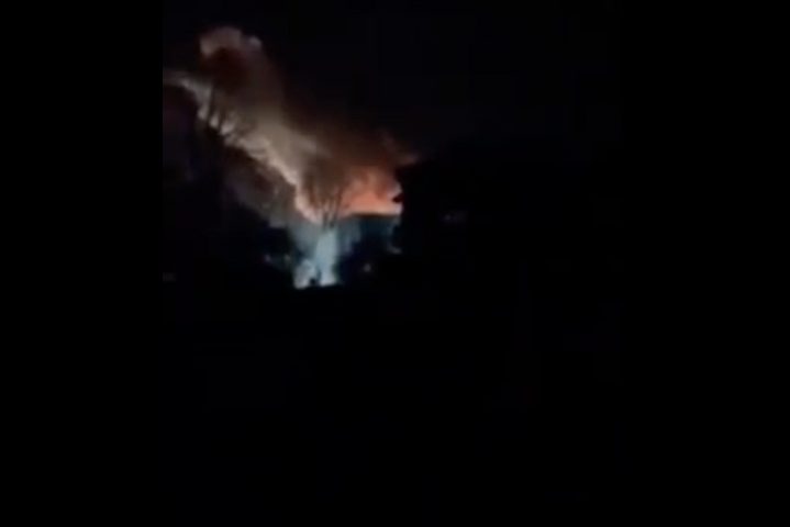 Українська армія атакувала колону техніки окупантів поблизу Києва (відео)