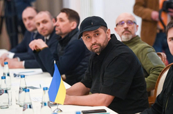  У ці хвилини відбуваються переговори української делегації з представниками Російської Федерації, які прибули в район українсько-білоруського кордону для участі в переговорах 