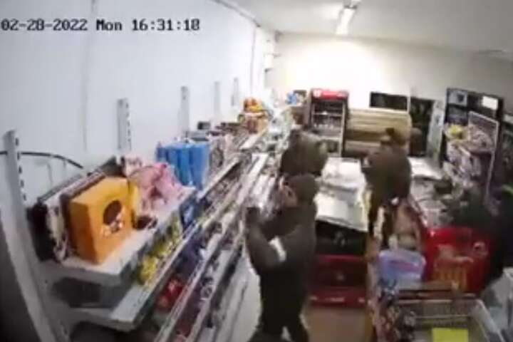 Російські «визволителі» грабують магазини в Україні (відео)