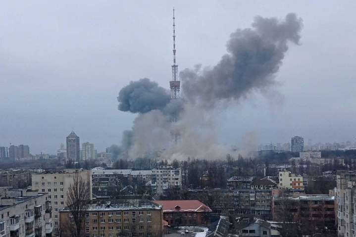 Обстріл телевежі в Києві. Телеканали певний час не працюватимуть 