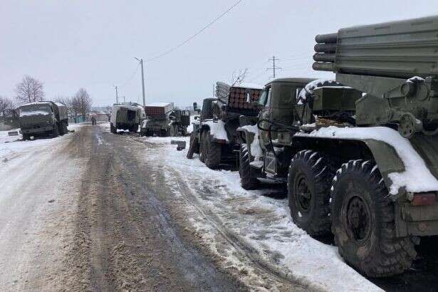 На Київщині російські окупанти накопичують військову техніку