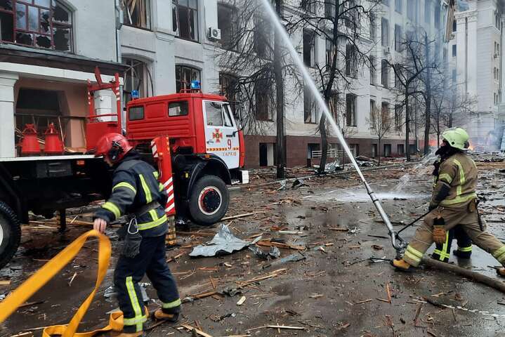 Сокрушительный авиаудар по Харькову: горит здание университета Каразина