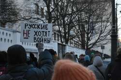 Пропагандистське телебачення РФ не показало жодного з 6400 арештів учасників антивоєнних акції – CNN