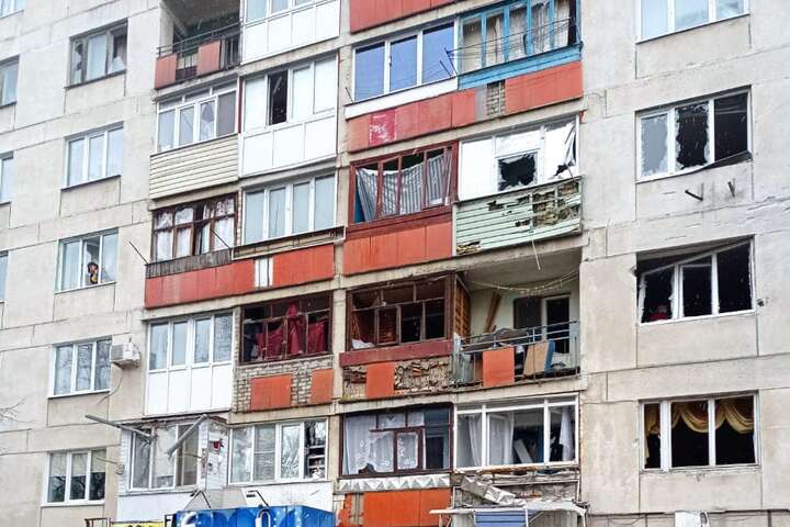 У Лисичанську вороги обстріляли житлові квартали та лікарню (фото)