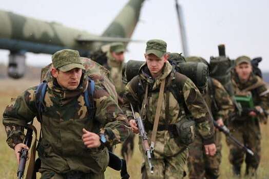 Білоруські жінки просять начальників військових частин не відправляти їх синів до України