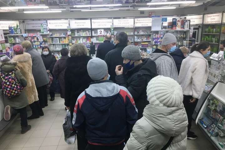 Нова паніка у жителів Москви: тепер атакують аптеки