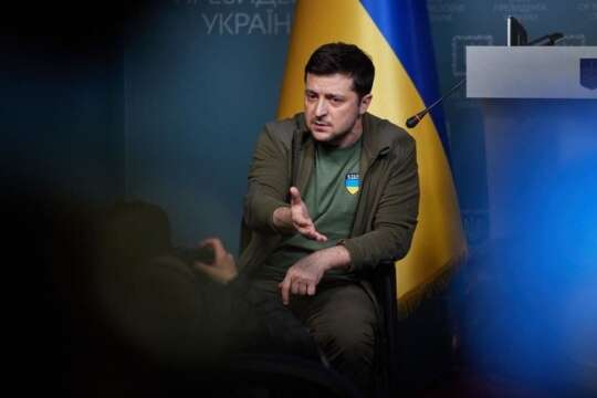 Зеленський заявив, що весь світ запізнився з допомогою Україні