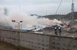 В Очакові пожежа після авіаудару. Рятувальники гасять (відео)