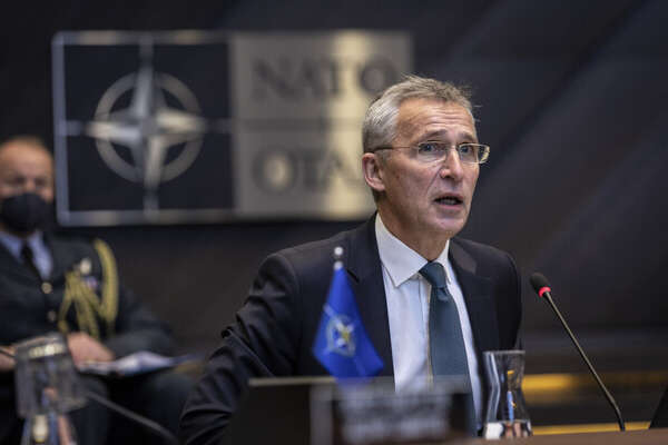 НАТО не закриває небо, але попереджає: наступні дні будуть важчими 