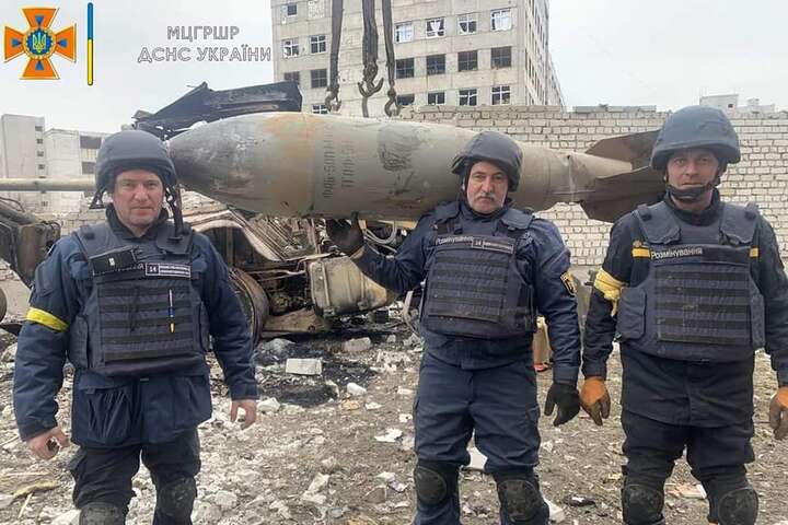 Російські окупанти використали для атаки на Харків фугасні бомби (фото)