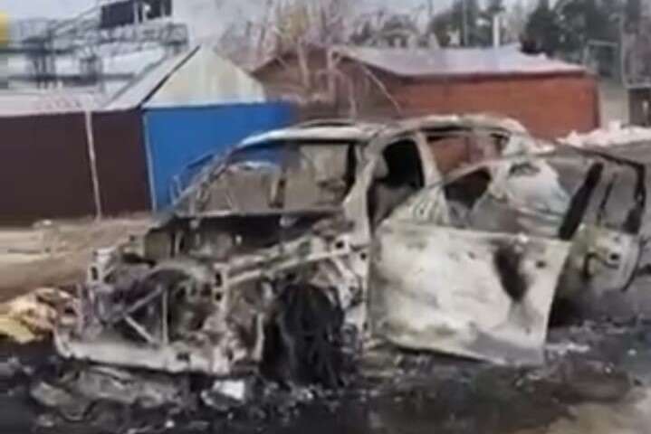 У Ворзелі окупанти розстріляли автівку: двоє людей загинули, ще четверо поранені