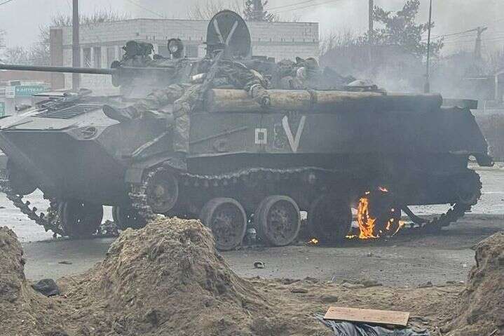 Бои за Гостомель: украинские военные показали уничтоженных оккупантов и трофеи (фото)