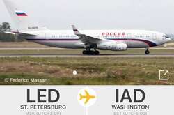 Кого везе цей літак?