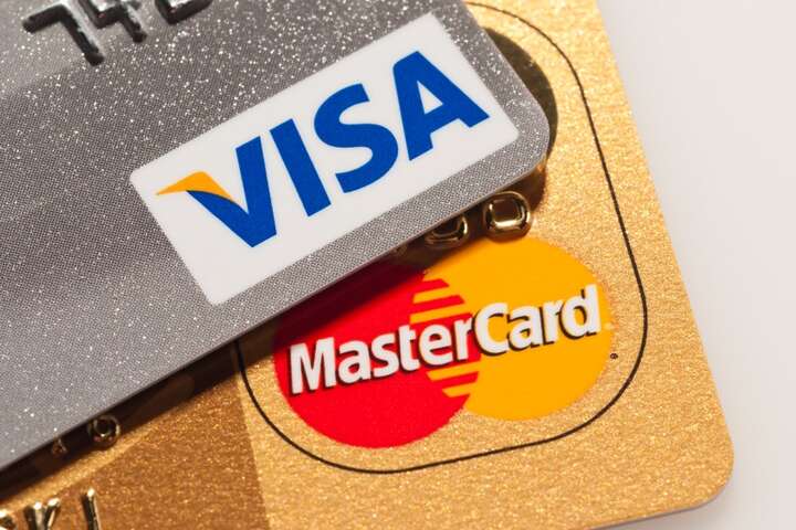 Visa та Mastercard йдуть із Росії: транзакції незабаром призупинять
