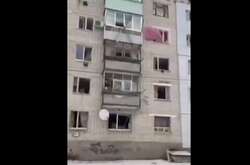 У багатоповерхівці внаслідок авіаудару вибито вікна