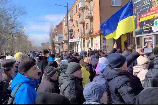 В Новой Каховке тысячи человек вышли на митинг против оккупации