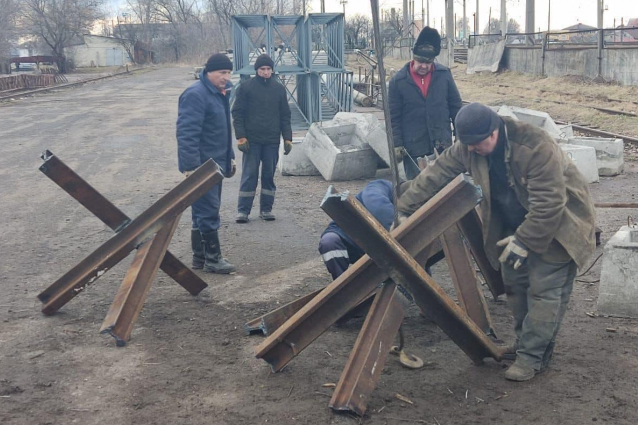 «Укрзализныця» уже изготовила почти 4 тыс. противотанковых ежей