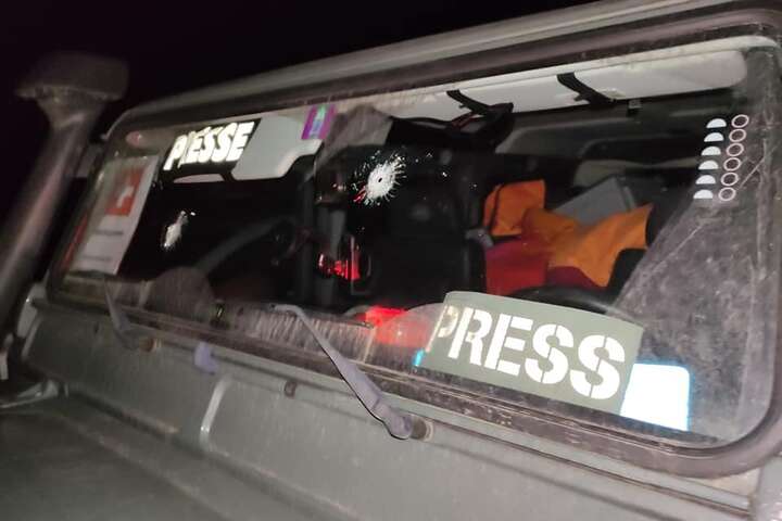 Російські окупанти обстріляли й пограбували швейцарського журналіста (фото)