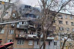 Фото: - Внаслідок ракетного удару в Миколаєві виникло п'ять пожеж