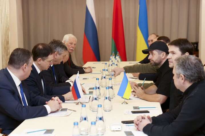 Третій раунд переговорів: делегації України вирушила на зустріч з окупантом