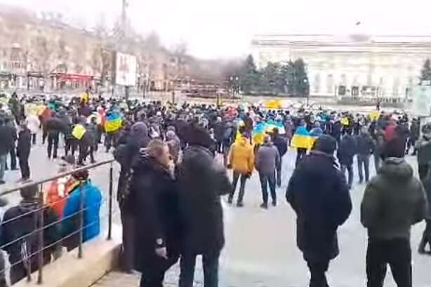 Херсон снова вышел на площади и скандирует оккупантам «домой!» (видео)