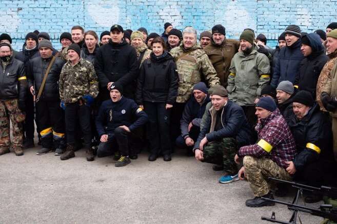 Порошенко передав зброю та спорядження батальйону тероборони «Скіф» у Василькові