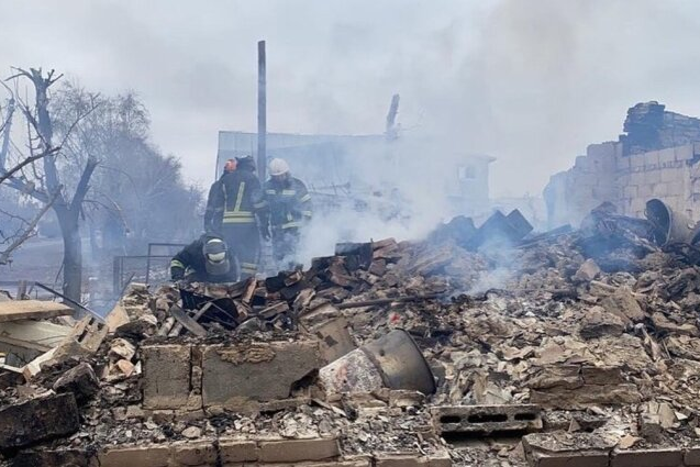 Окупанти обстріляли хлібзавод на Київщині: 13 загиблих 