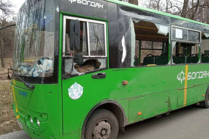 Окупанти обстріляли евакуаційний автобус та ряд сіл на Київщині