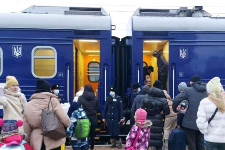 «Укрзалізниця» опублікувала графік руху евакуаційних поїздів на 8 березня