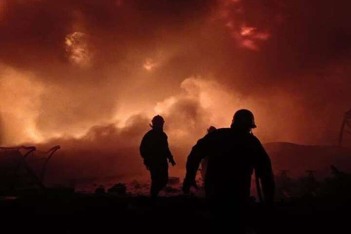 Вогнеборці локалізували пожежу нафтобази на Житомирщині