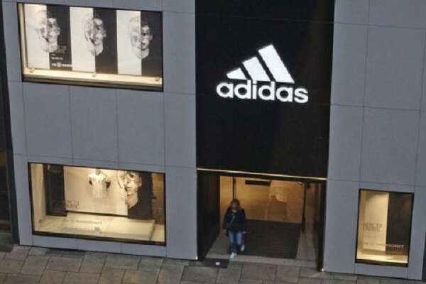 Adidas призупиняє роботу в РФ «до подальшого повідомлення»