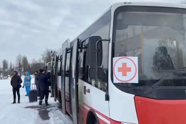 В Сумах розпочався перший етап евакуації: колона рушила «зеленим коридором» (відео)