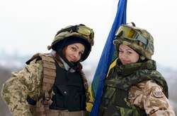 «Ви для нас і символ, і зміст». Арестович зворушливо привітав українок з 8 Березня