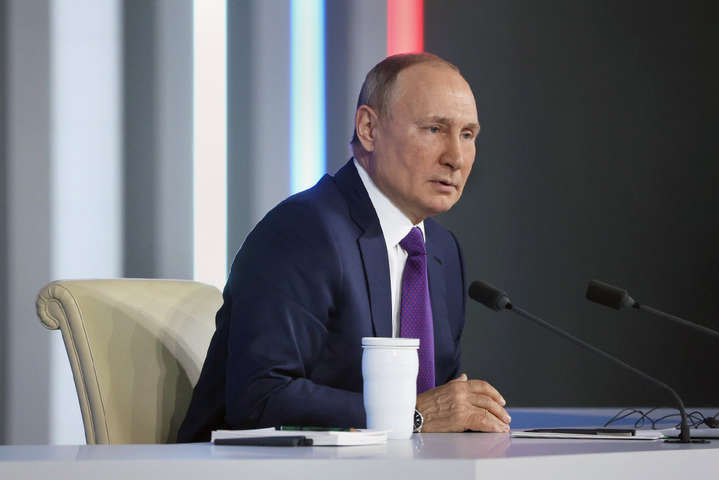 Путін привітав російських вдів з 8 Березня (відео)