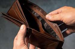 Банки Росії від дев'ятого березня по дев'яте вересня перестануть продавати готівкову валюту громадянам